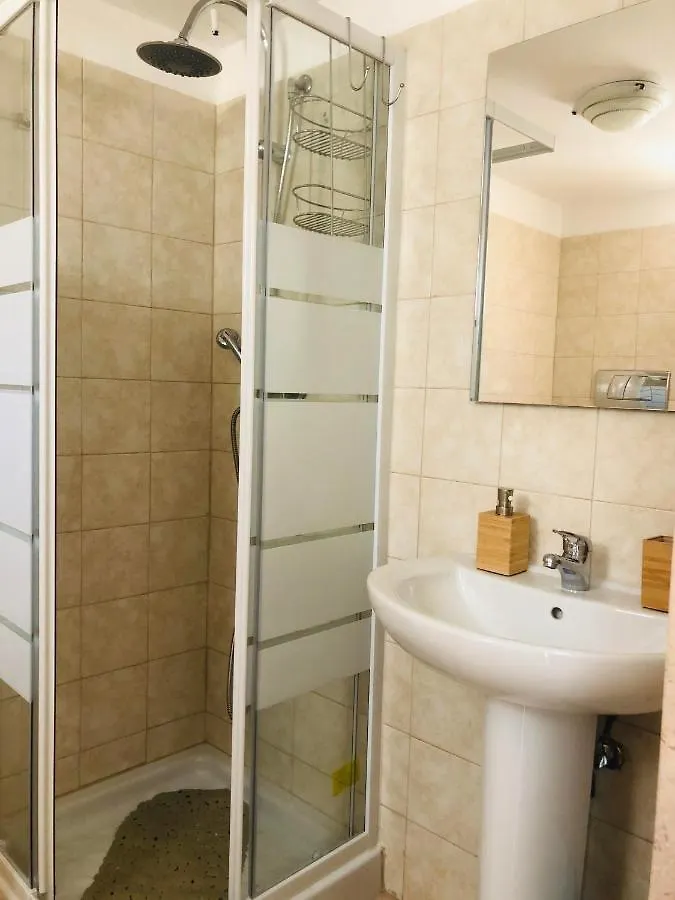 Residenza la meraviglia Bari 0*,